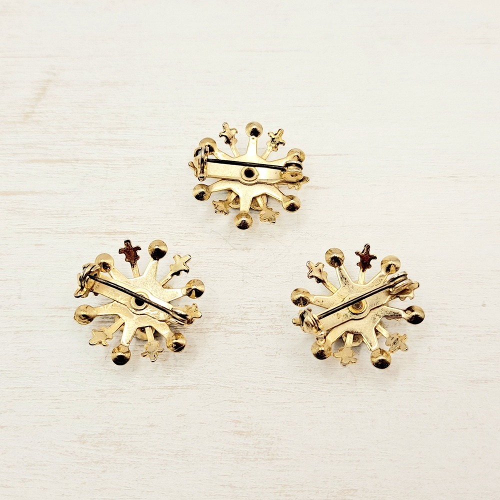 Vintage Snowflake Pins, Goldtone Teal Rhinestones, Matching Set of 3 - Picture 5 of 8